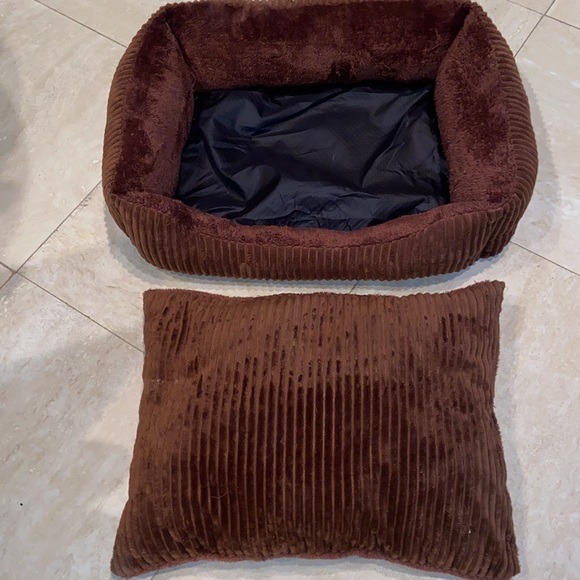 Brown super soft velvet dog or cat bed. - Picture 4 of 5